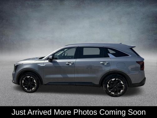 Everlasting Silver 2024 Kia Sorento S