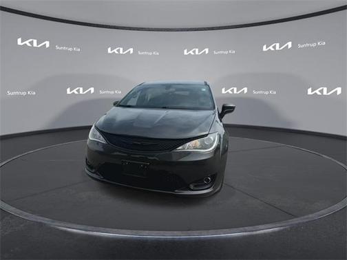 2020 Chrysler Pacifica Touring