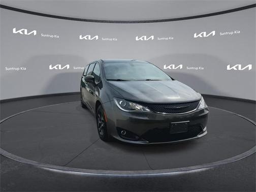 2020 Chrysler Pacifica Touring