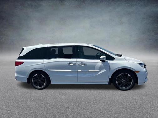 White 2023 Honda Odyssey Elite