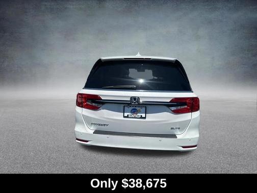White 2023 Honda Odyssey Elite