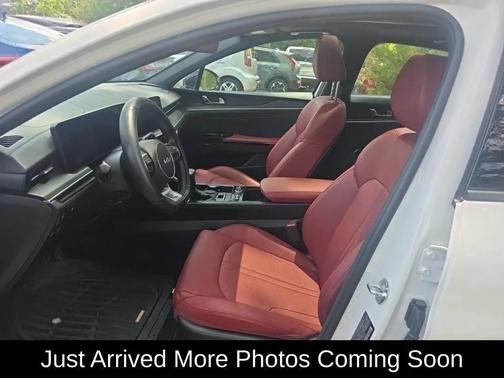 Snow White Pearl 2025 Kia K5 GT-Line