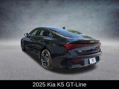 Aurora Black Pearl 2025 Kia K5 GT-Line