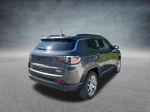 Granite Crystal Metallic Clearcoat 2023 Jeep Compass Latitude Lux