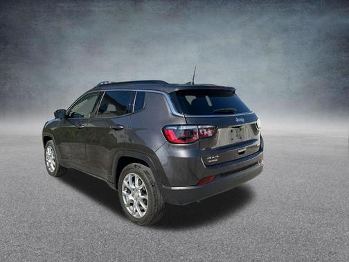 Granite Crystal Metallic Clearcoat 2023 Jeep Compass Latitude Lux