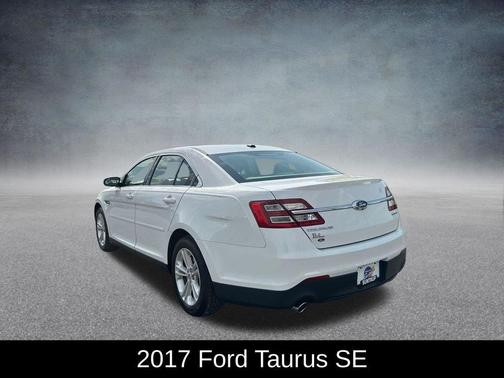 2017 Ford Taurus SE