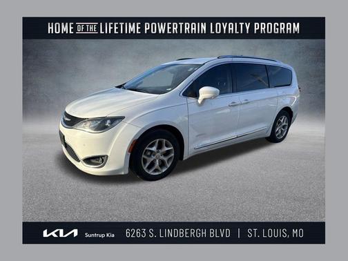 2017 Chrysler Pacifica Touring-L