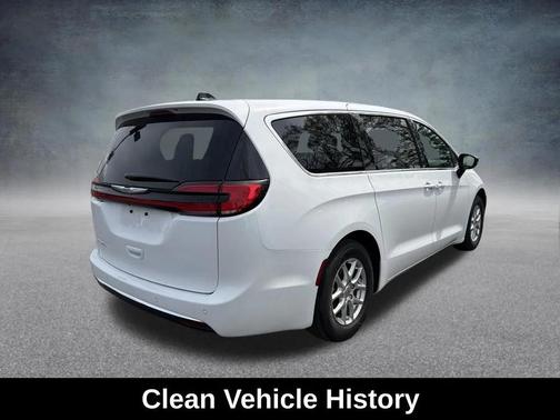 Bright White Clearcoat 2025 Chrysler Pacifica L