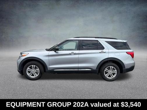 ICONIC SILVER METALLIC 2024 Ford Explorer XLT