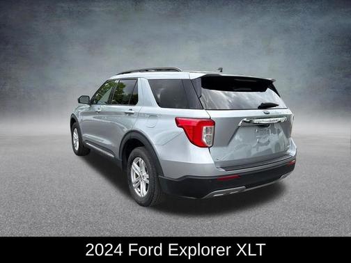 ICONIC SILVER METALLIC 2024 Ford Explorer XLT