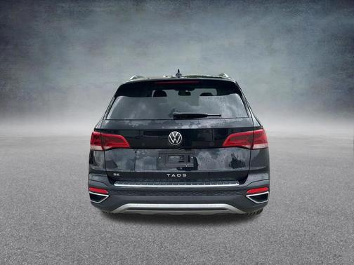 Deep Black Pearl 2022 Volkswagen Taos 1.5T SE