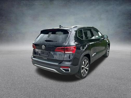 Deep Black Pearl 2022 Volkswagen Taos 1.5T SE