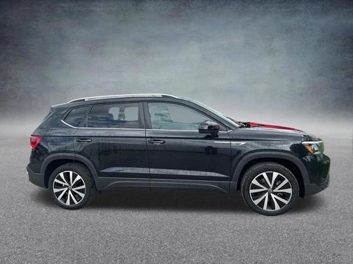 Deep Black Pearl 2022 Volkswagen Taos 1.5T SE