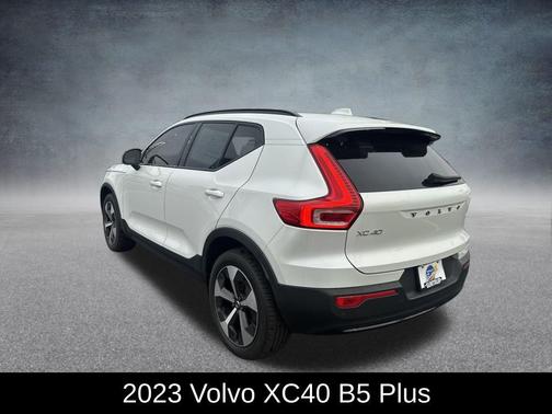 2023 Volvo XC40 B5 Plus Dark Theme