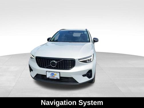 2023 Volvo XC40 B5 Plus Dark Theme