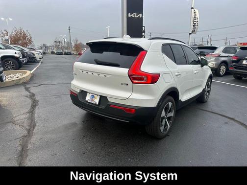 2023 Volvo XC40 B5 Plus Dark Theme