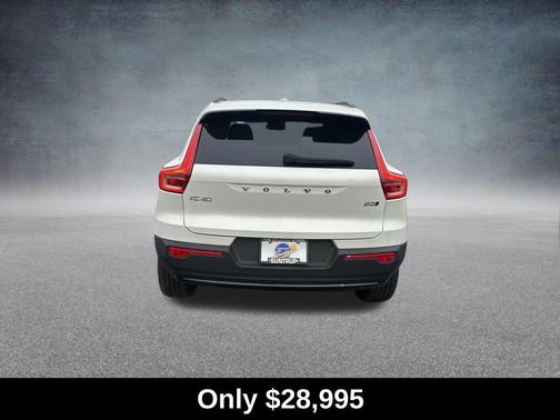 2023 Volvo XC40 B5 Plus Dark Theme