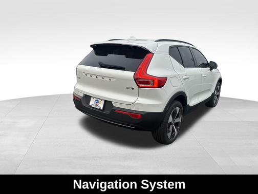 2023 Volvo XC40 B5 Plus Dark Theme