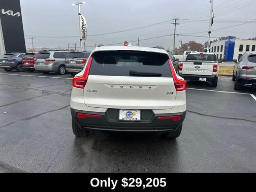 2023 Volvo XC40 B5 Plus Dark Theme