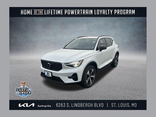 2023 Volvo XC40 B5 Plus Dark Theme