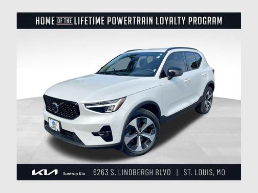 2023 Volvo XC40 B5 Plus Dark Theme