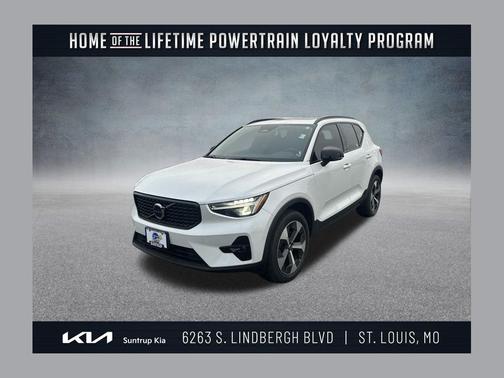 2023 Volvo XC40 B5 Plus Dark Theme