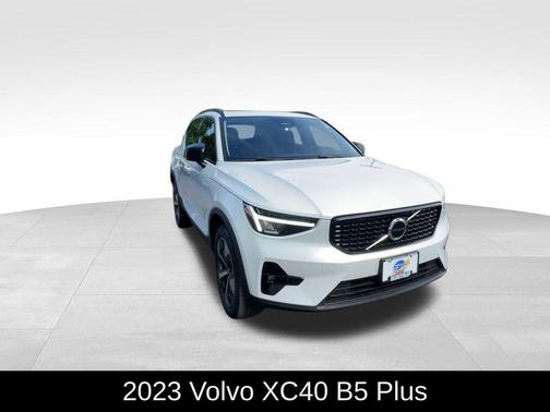 2023 Volvo XC40 B5 Plus Dark Theme