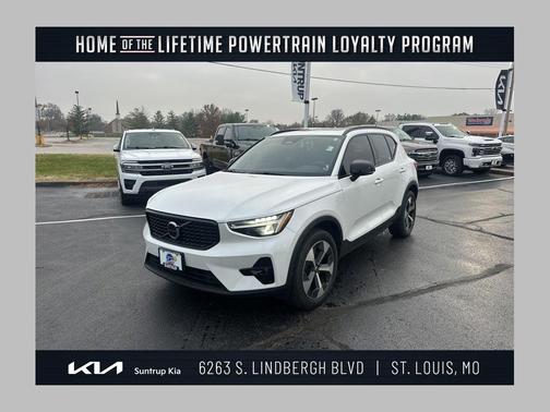 2023 Volvo XC40 B5 Plus Dark Theme