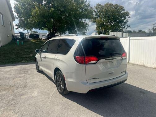 2020 Chrysler Pacifica Hybrid Limited