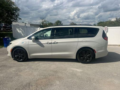 2020 Chrysler Pacifica Hybrid Limited