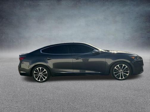 2017 Kia Cadenza Technology