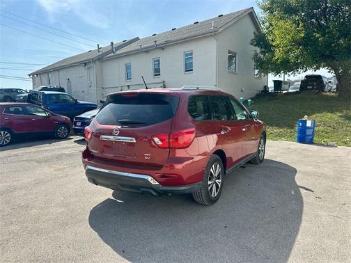 2017 Nissan Pathfinder SV