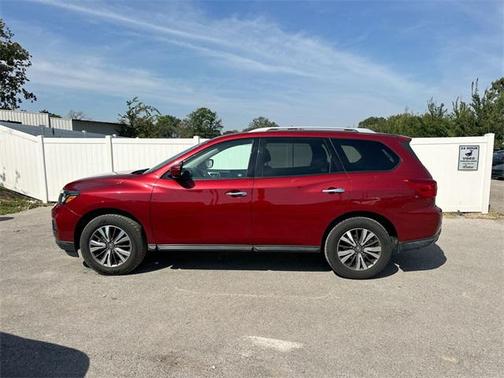 2017 Nissan Pathfinder SV