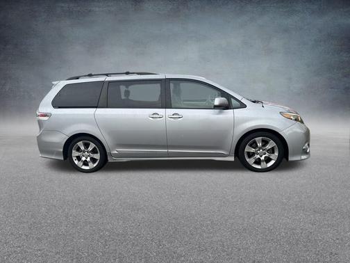 2013 Toyota Sienna SE