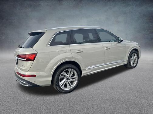 2023 Audi Q7 45 Premium Plus