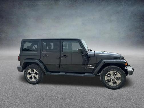 Black Clearcoat 2016 Jeep Wrangler Unlimited Sahara