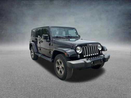 Black Clearcoat 2016 Jeep Wrangler Unlimited Sahara