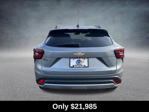 Sterling Gray Metallic 2025 Chevrolet Trax LT