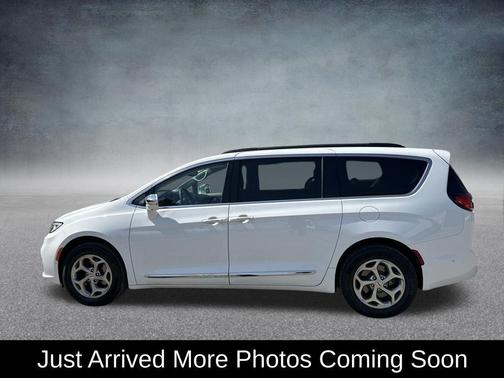 Bright White Clearcoat 2022 Chrysler Pacifica Limited