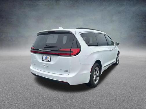 Bright White Clearcoat 2022 Chrysler Pacifica Limited
