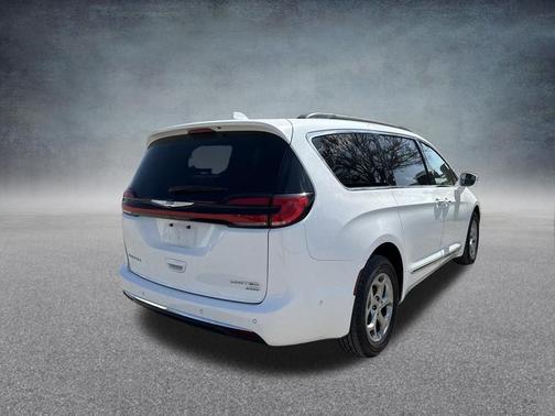 Bright White Clearcoat 2022 Chrysler Pacifica Limited