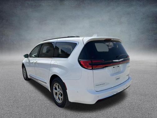 Bright White Clearcoat 2022 Chrysler Pacifica Limited