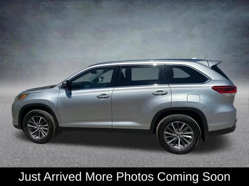 Celestial Silver Metallic 2019 Toyota Highlander XLE