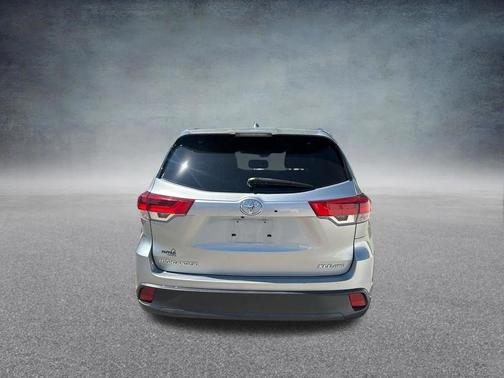 Celestial Silver Metallic 2019 Toyota Highlander XLE