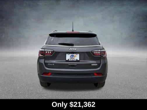 Baltic Gray Metallic Clearcoat 2024 Jeep Compass Latitude