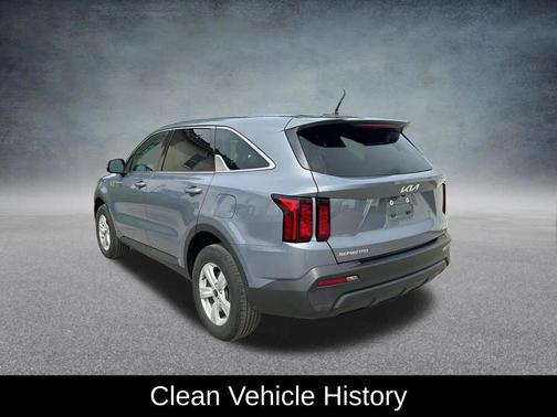 Everlasting Silver 2023 Kia Sorento LX