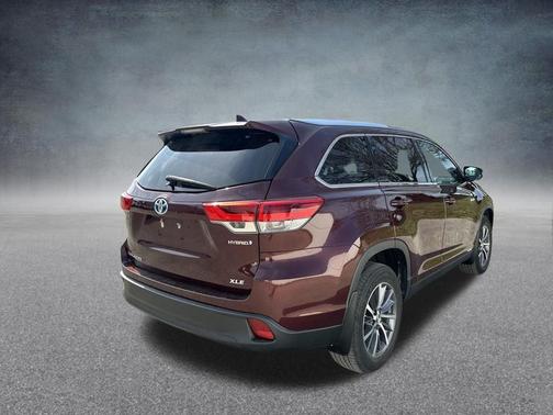 Ooh La La Rouge Mica 2019 Toyota Highlander Hybrid XLE