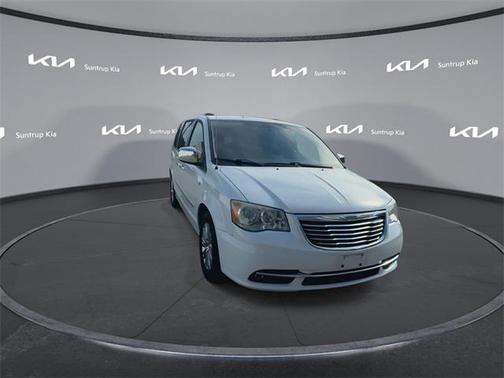 2014 Chrysler Town & Country Touring-L