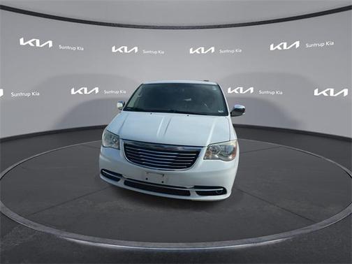 2014 Chrysler Town & Country Touring-L