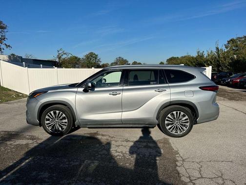 2022 Toyota Highlander Platinum